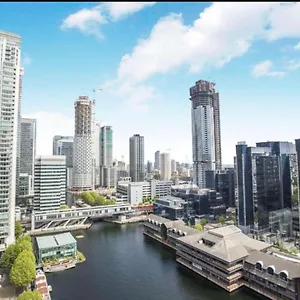 Luxury 1 Bedroom Minutes Walk From Canary Wharf London